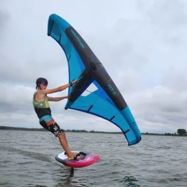 Kurs WING FOIL 6H - DŁUGI WEEKEND z zakwaterowaniem 4DNI/3NOCE/1OSOBA